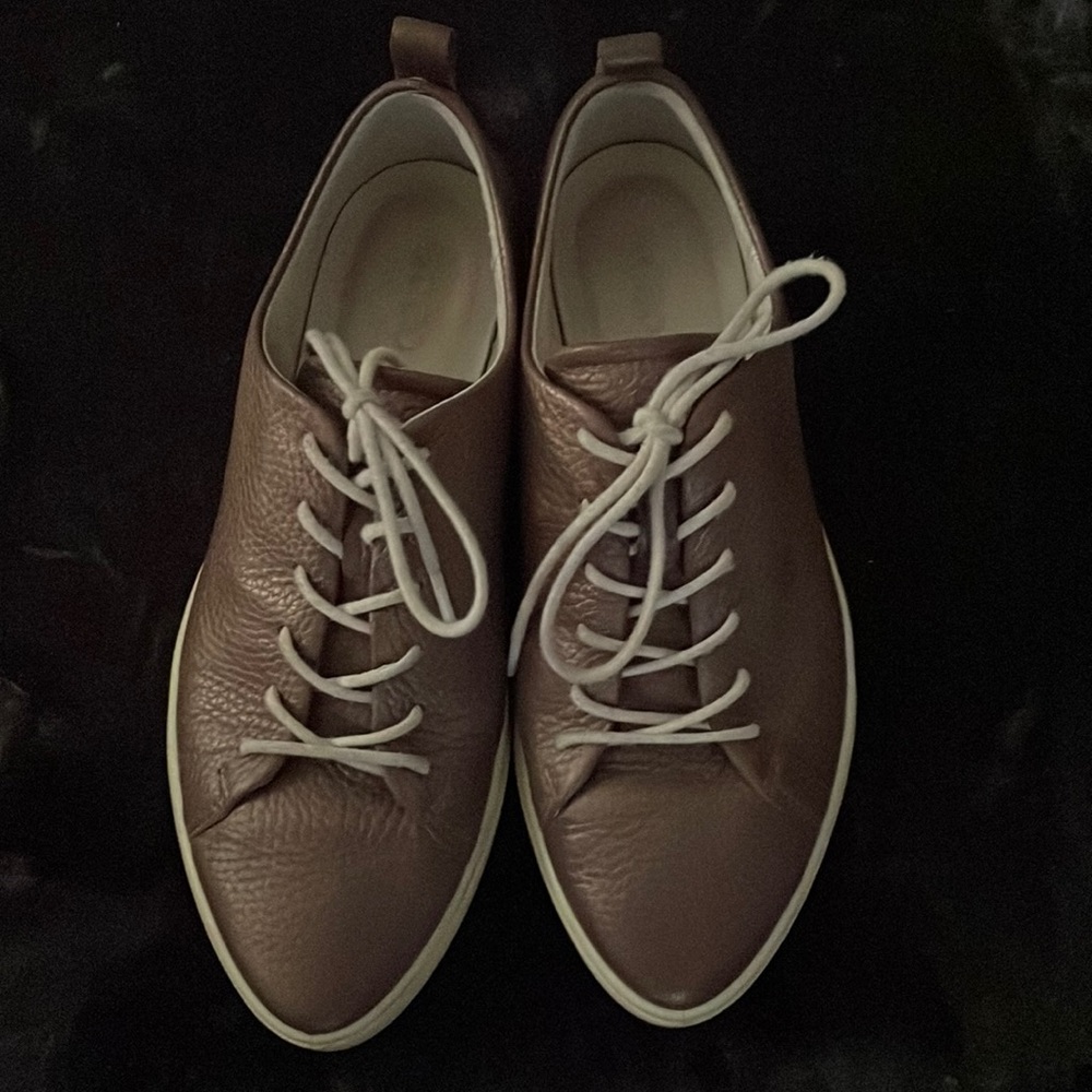 Ecco Women’s sneakers cute leather rose gold / eggplant. Size 37 / 6 1/2 / 6.5